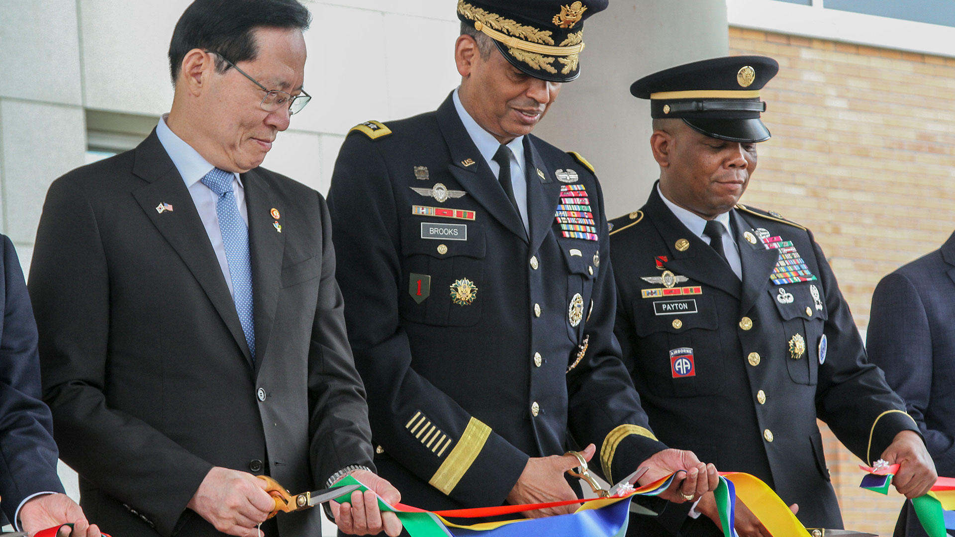 Republic of Korea Minister of National Defense Song Young-Moo, left, U.S. Army Gen Vincent K. Brooks, United Nations Command (UNC), Combined Forces Command, U.S. Forces Korea (USFK) commander, and Command Sgt. Maj. Steven L. Payton 